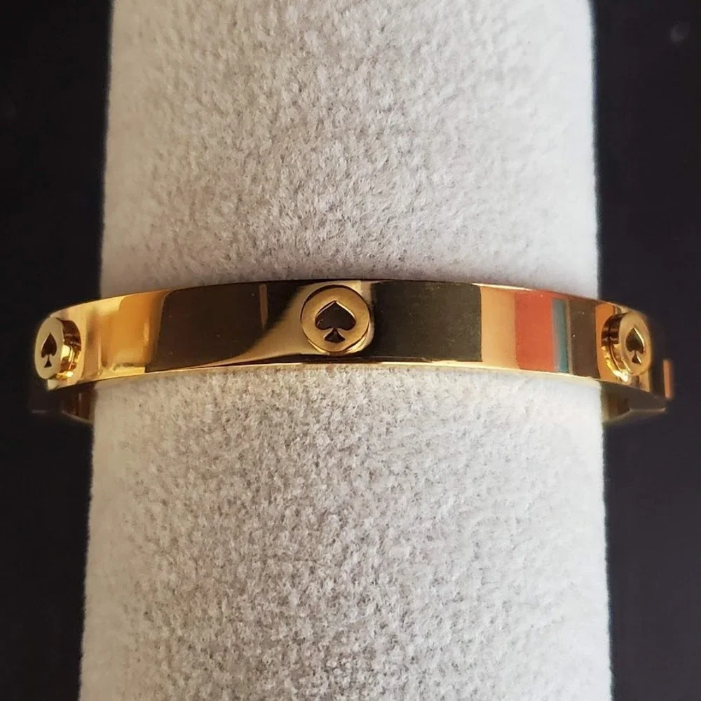 Kate Spade New York Spot the Spade Cut Out Hinged Bangle Gold Plate NWT - Picture 7 of 9